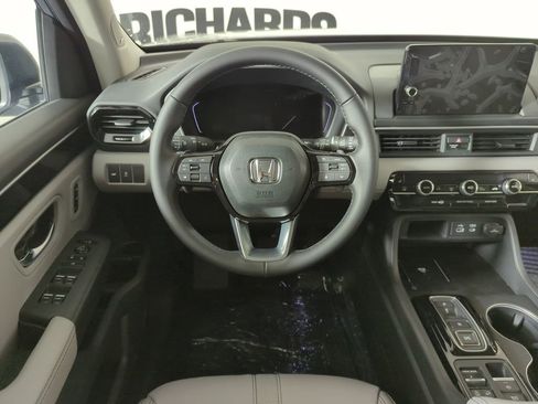 New 2025 Honda Pilot Touring image 15