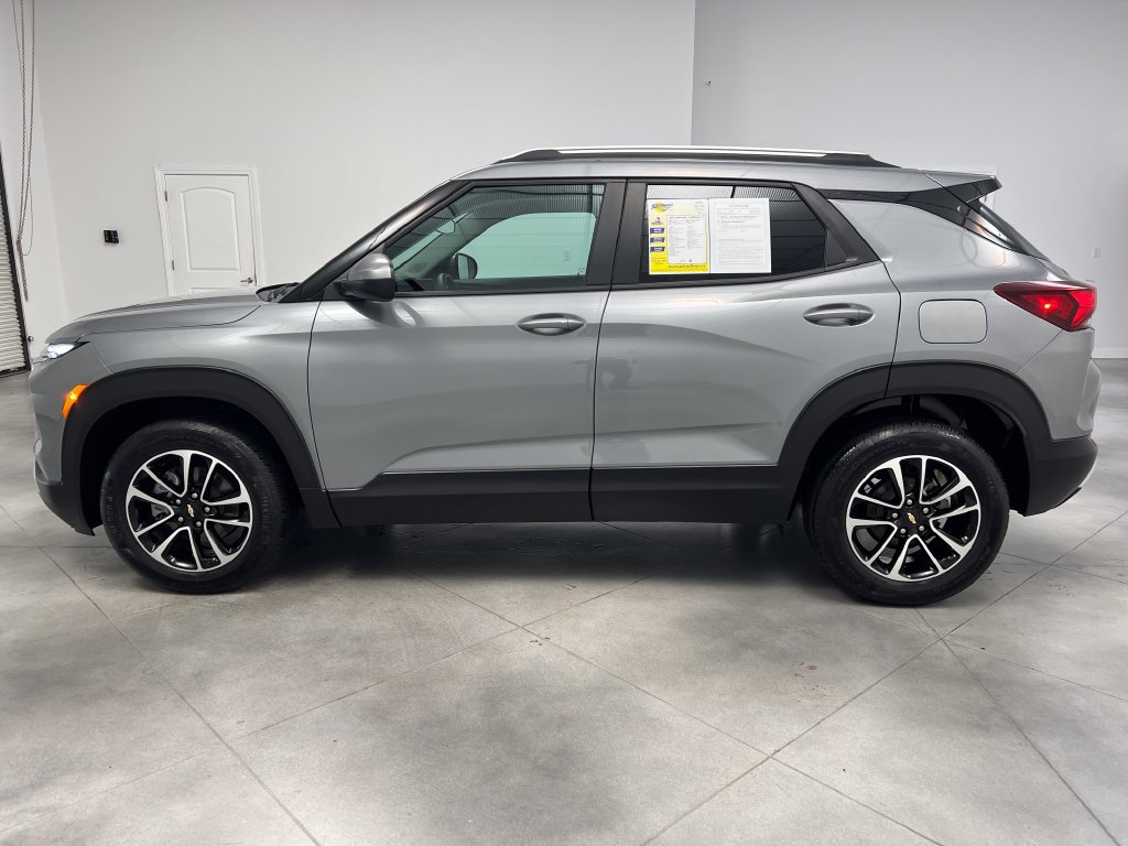 Used 2025 Chevrolet TrailBlazer LT AWD/4WD image 5