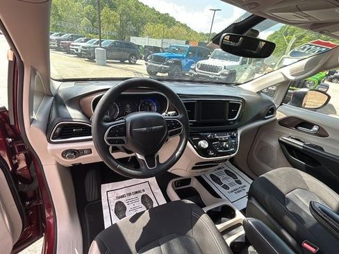 Used 2023 Chrysler Voyager LX FWD image 22