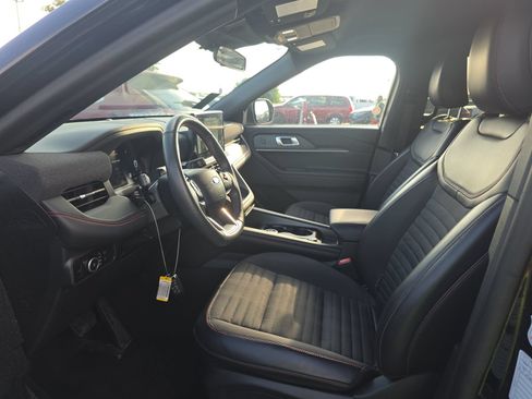 Used 2025 Ford Explorer ST-Line w/ ST-Line Street Pack AWD/4WD image 7