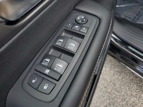 New 2027 Chrysler Pacifica Limited FWD image 21