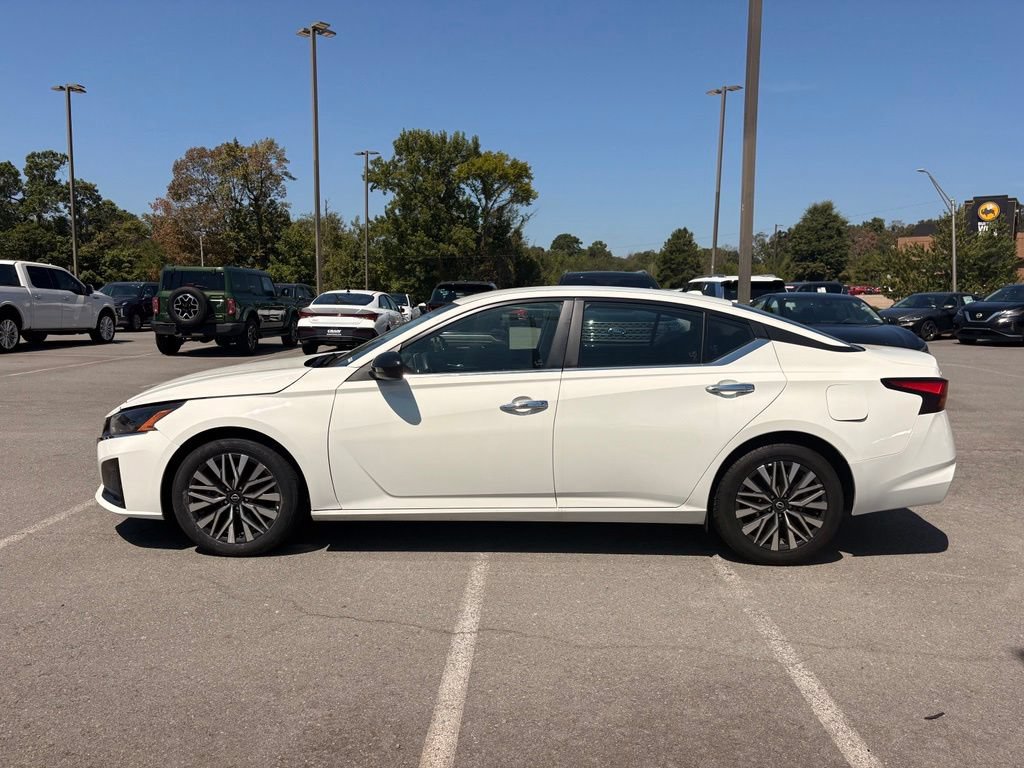 Used 2025 Nissan Altima 2.5 SV FWD image 4