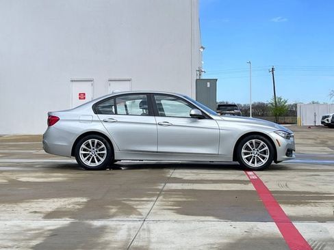 Used 2017 BMW 320i xDrive Sedan image 7
