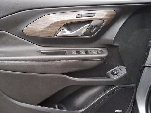 Used 2023 GMC Terrain Denali image 13