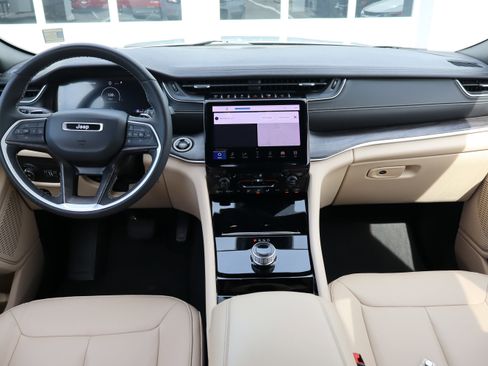 Used 2023 Jeep Grand Cherokee L Limited image 14