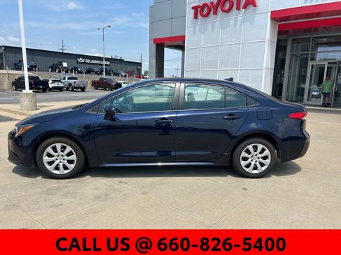 Used 2025 Toyota Corolla LE FWD image 12