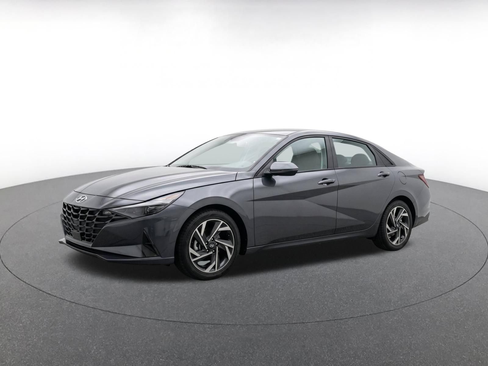 Used 2025 Hyundai Elantra SEL FWD image 3