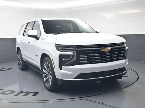 Used 2026 Chevrolet Tahoe High Country AWD/4WD image 3