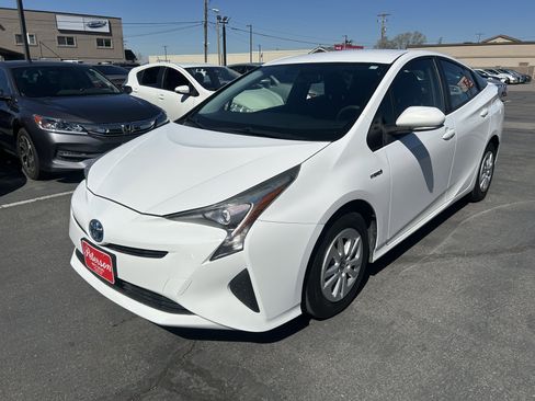 Used 2016 Toyota Prius Two image 2