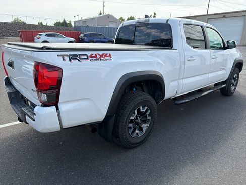 Certified 2019 Toyota Tacoma TRD Off-Road w/ Technology Package AWD/4WD image 6