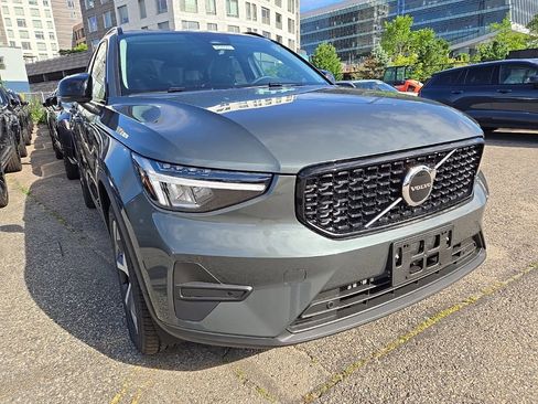 New 2026 Volvo XC40 B5 Core w/ Climate Package image 3