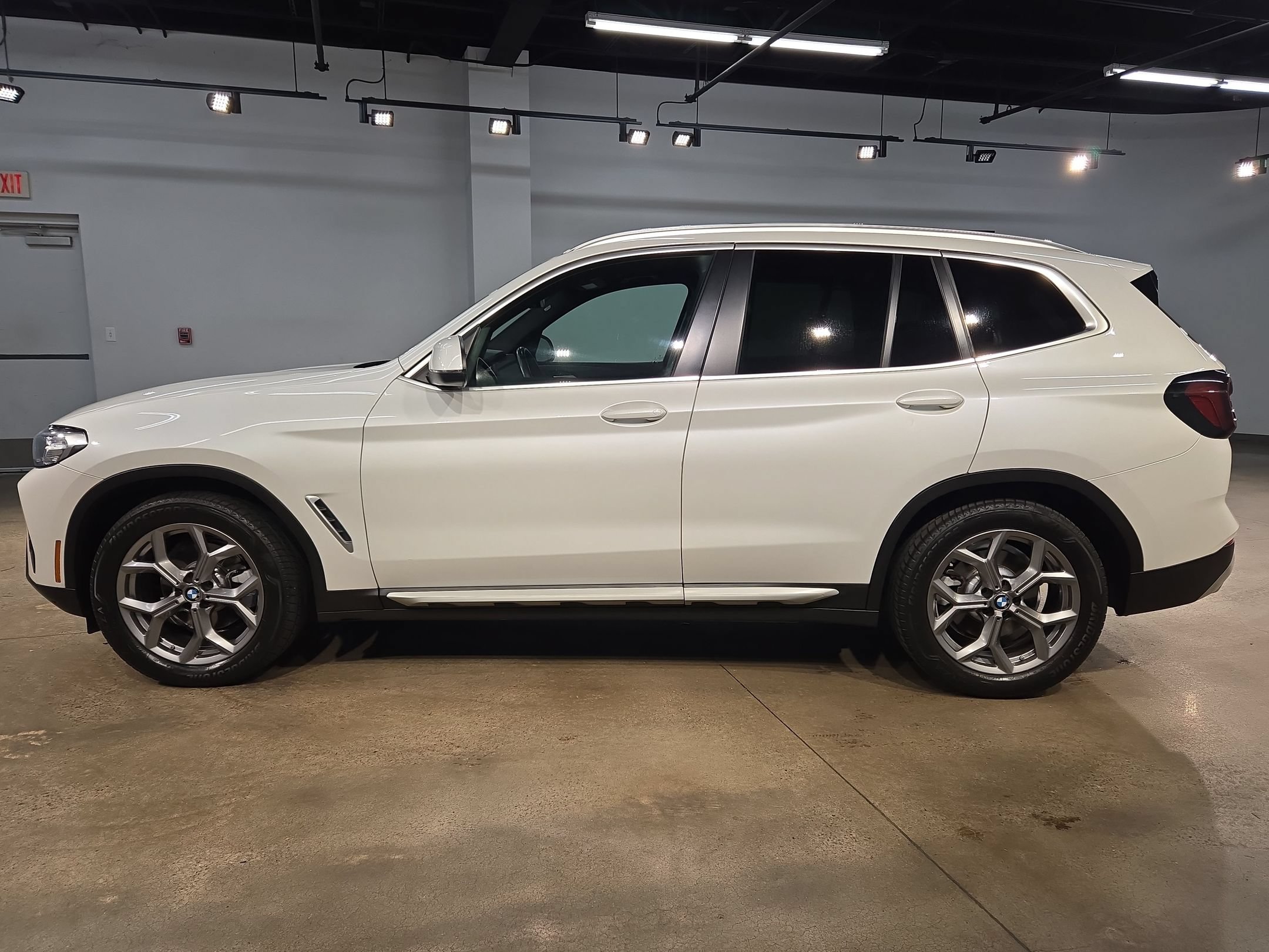 Used 2024 BMW X3 xDrive30i AWD/4WD image 4