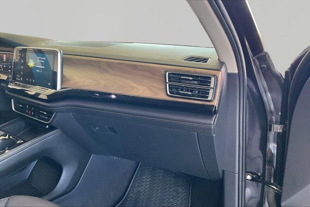 Used 2024 Volkswagen Atlas SE FWD image 19