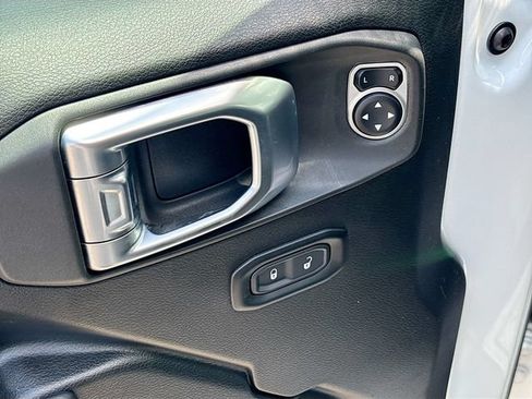 Used 2019 Jeep Wrangler Sport AWD/4WD image 18
