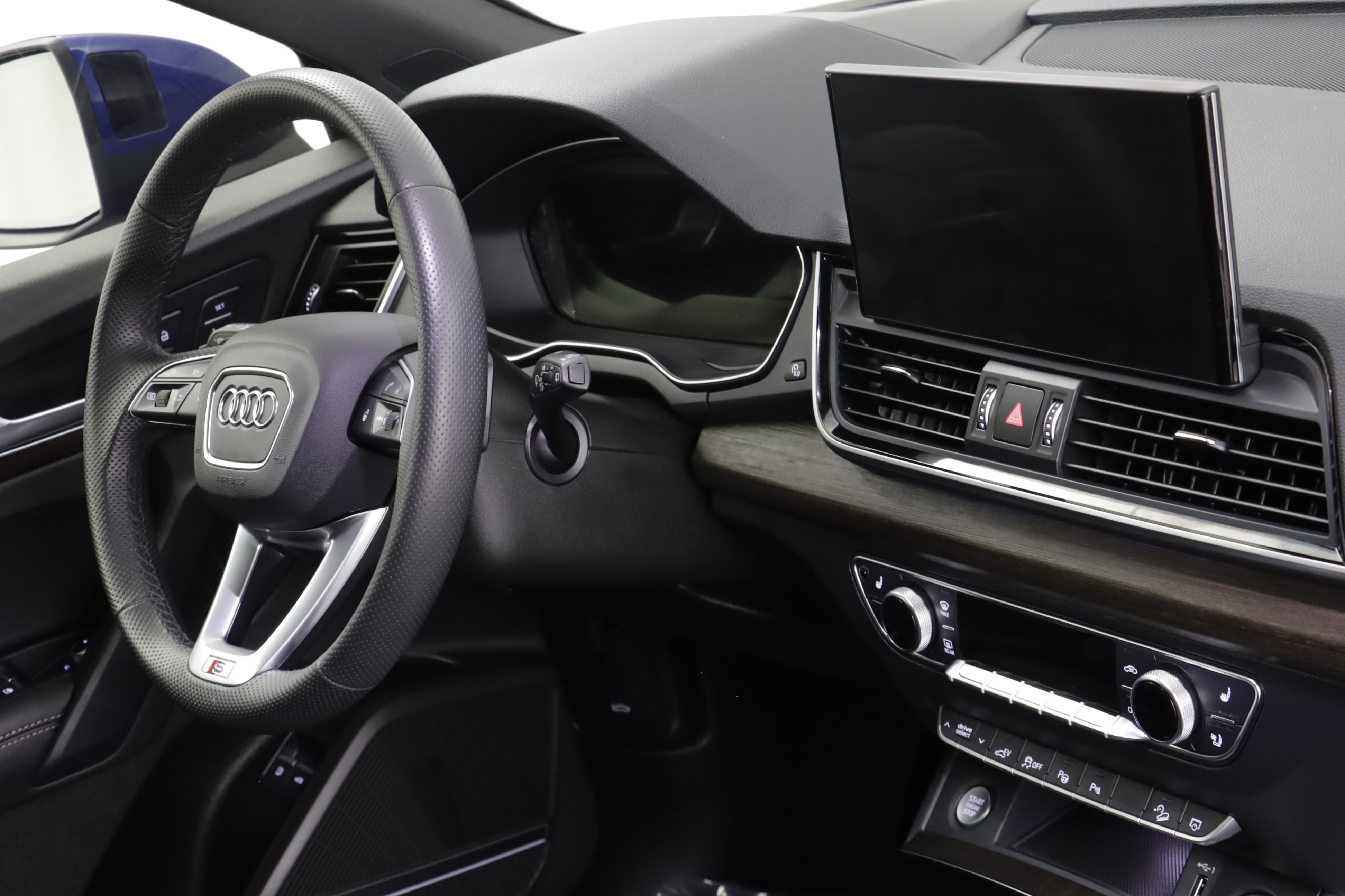 Used 2024 Audi Q5 e Prestige w/ Prestige Package AWD/4WD image 28