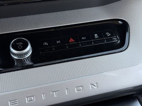 Certified 2025 Ford Expedition Active image 20