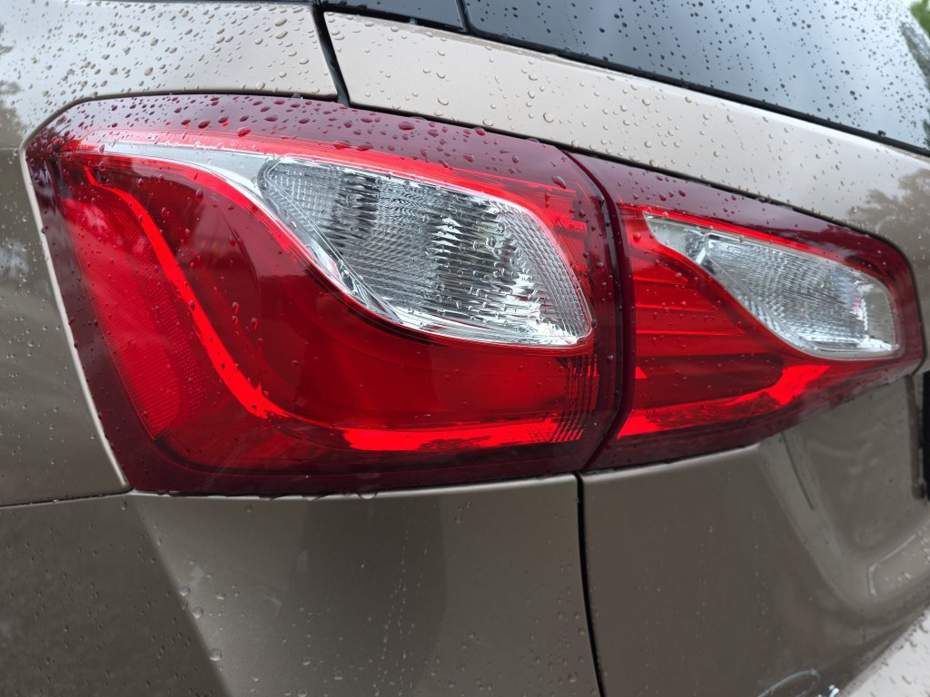 Certified 2018 Chevrolet Equinox Premier FWD image 37