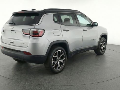 Used 2025 Jeep Compass Limited image 9