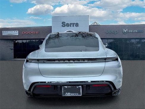 Used 2022 Porsche Taycan image 5