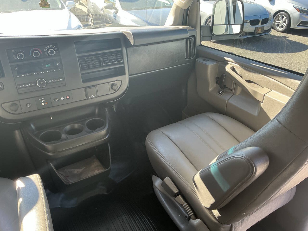 Used 2018 Chevrolet Express 2500 Extended RWD image 11