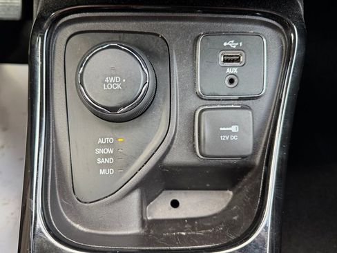 Used 2020 Jeep Compass Limited image 29