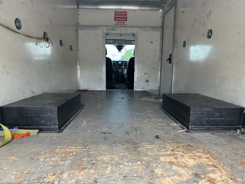Used 2022 Ford Transit 350 DRW RWD image 14