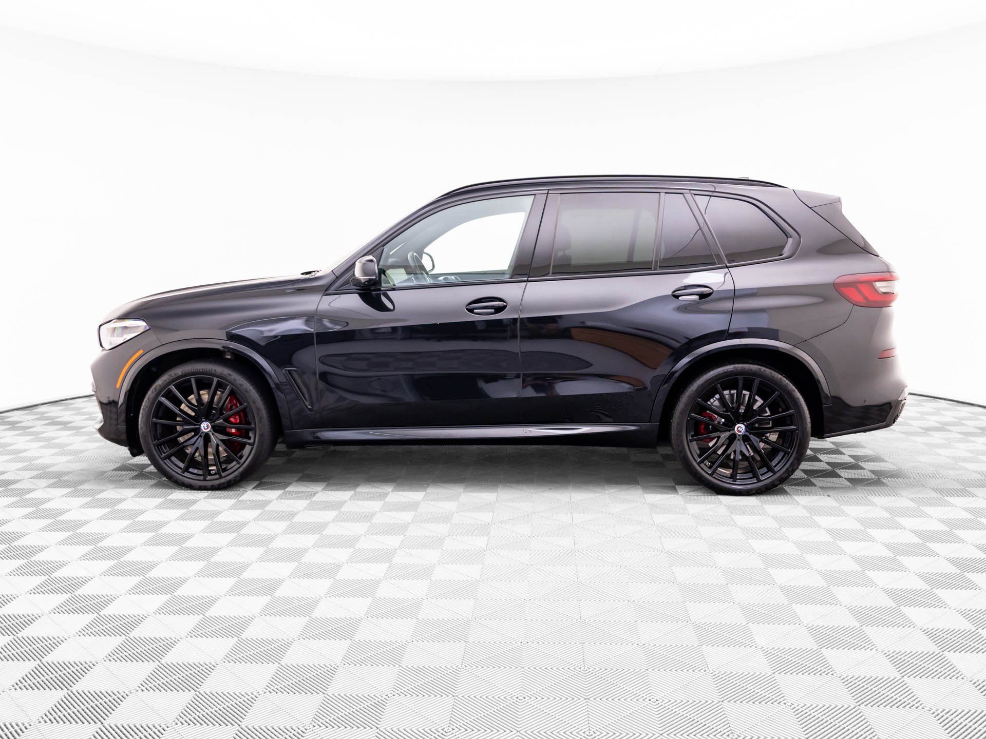 Used 2023 BMW X5 M50i w/ Parking Assistance Package AWD/4WD image 2