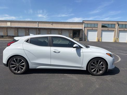 Used 2019 Hyundai Veloster 2.0 Premium FWD image 4