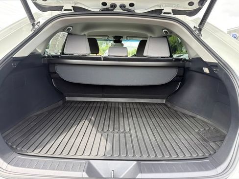 Used 2022 Toyota Venza LE AWD/4WD image 17