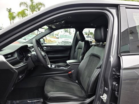 New 2025 Jeep Grand Cherokee Altitude image 12