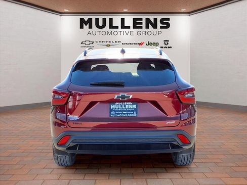 Used 2024 Chevrolet Trax RS w/ Sunroof Package image 6