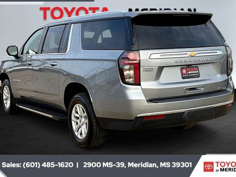 Used 2023 Chevrolet Suburban LT image 2