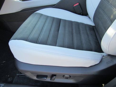 New 2025 Mitsubishi Outlander SE image 18