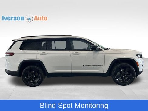 Used 2023 Jeep Grand Cherokee L Limited w/ Black Appearance Package AWD/4WD image 10