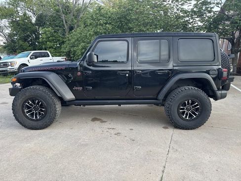 Used 2024 Jeep Wrangler Unlimited Rubicon w/ XTREMEE 35" Tire Package AWD/4WD image 3
