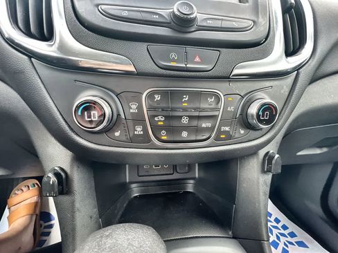 Used 2022 Chevrolet Equinox LT image 17