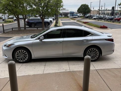 Used 2024 Lexus ES 300h Ultra Luxury w/ Accessory Package (Z2) FWD image 5