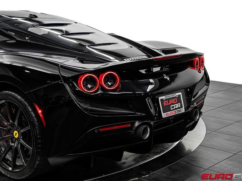 Used 2022 Ferrari F8 Tributo RWD image 18