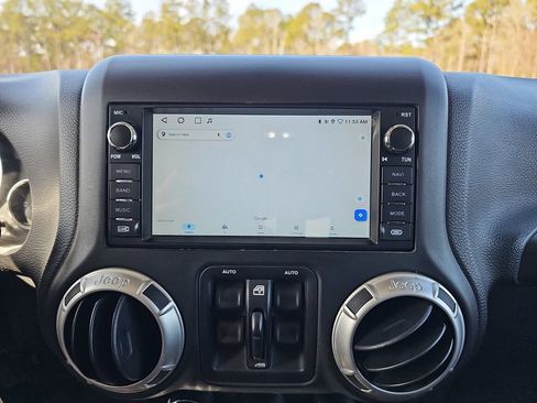 Used 2016 Jeep Wrangler Unlimited Sahara image 28