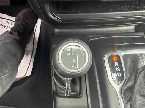 Used 2019 Jeep Wrangler Unlimited Sahara w/ Cold Weather Group AWD/4WD image 20