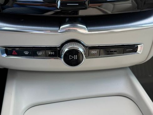 Used 2018 Volvo XC60 T5 Momentum w/ Convenience Package AWD/4WD image 40