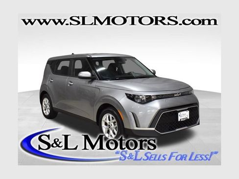 Used 2025 Kia Soul LX w/ LX Technology Package FWD image 1