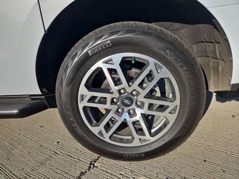 Used 2025 Ford Expedition Max Active AWD/4WD image 9