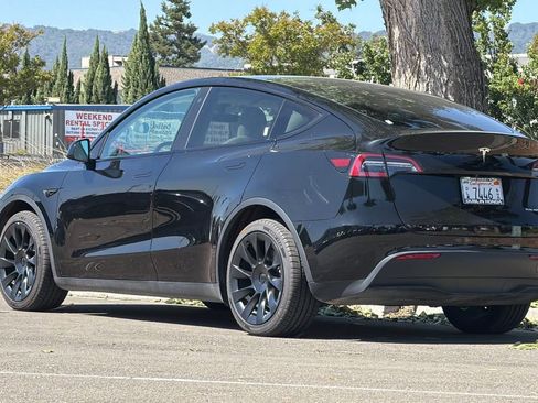 Used 2021 Tesla Model Y Long Range AWD/4WD image 6