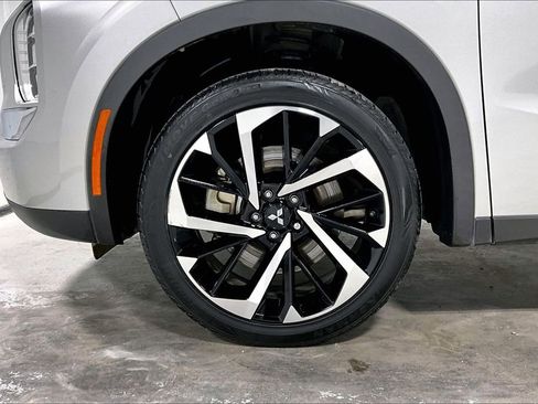 Used 2022 Mitsubishi Outlander ES FWD image 11