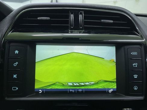 Used 2017 Jaguar F-PACE Premium image 23