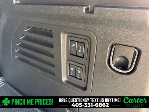 Used 2025 Chevrolet Traverse RS image 33