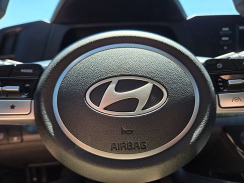 Used 2025 Hyundai Elantra Hybrid FWD image 23
