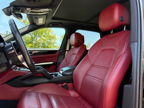 Certified 2023 Porsche Cayenne Platinum Edition AWD/4WD image 5