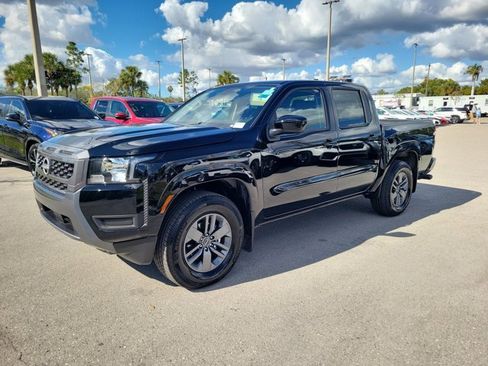 Certified 2025 Nissan Frontier SV image 9
